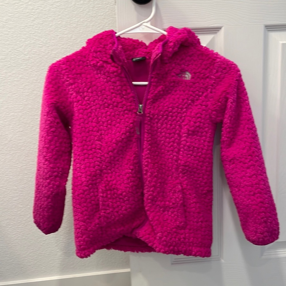 Girls Fuschia North Face coat.  GUC.